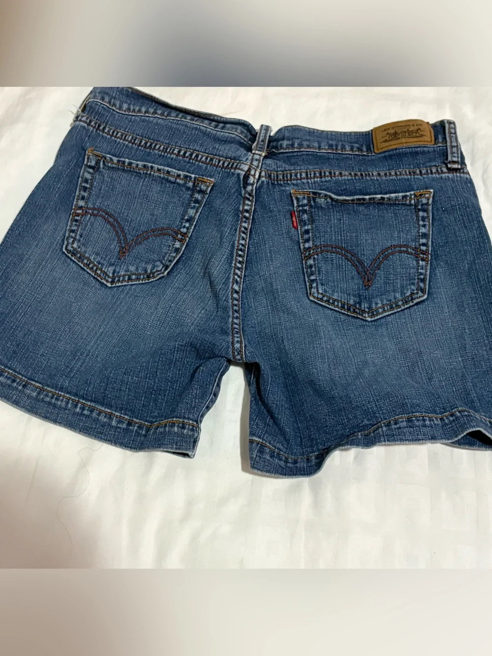 Levi's 515 dark blue denim shorts with tan leather patch - Picture 2 of 4